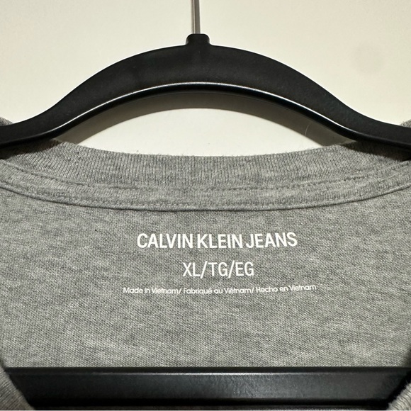 Calvin Klein Men’s Grey XL Box Logo Style Grey and Black Crewneck T-Shirt - Picture 5 of 6